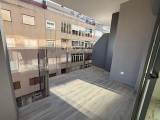 Piccolo appartamento in Calle la loma. Apartamento de 2 dormitorios y 2 baños en torrevieja cerca de la