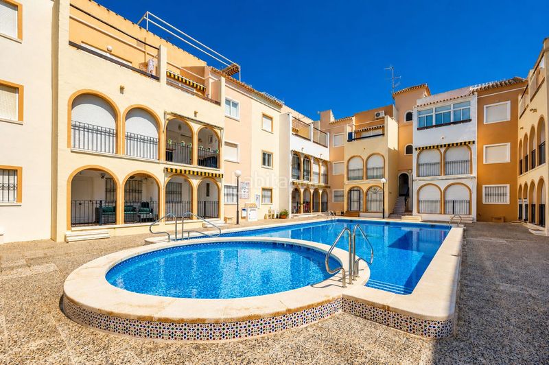 Foto 0851b06f-608b-4c33-8652-c55b447f1d55. Casa amb piscina a La Veleta Torrevieja