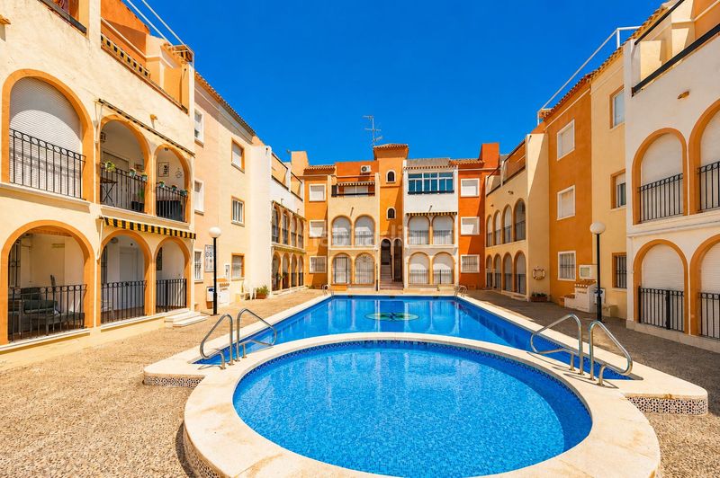 Foto 9c392902-d894-43ed-83a0-6b8260036c73. Casa amb piscina a La Veleta Torrevieja