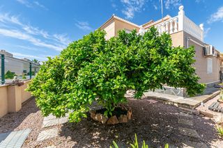 Xalet  Calle lope de vega. Chalet de 4 dormitorios y 2 baños en la zenia orihuela costa
