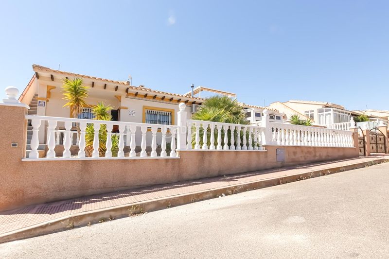 Foto d5c0f361-b8e2-4d2b-be95-8d005155e5b4. Alquiler casa adosada se alquila adosado de 2 dormitorios 1 baño en villa martin las filipinas costa en Orihuela
