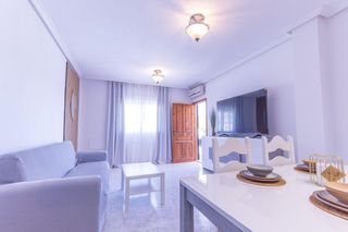 Rent Semi detached house  Polígono filipinas oeste. Se alquila adosado de 2 dormitorios 1 baño en villa martin  las