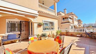 Casa adosada  Calle comino. Adosado de 3 dormitorio y 2 baños en orihuela costa zona los dol