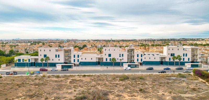Foto e5f9bb99-6c42-4a6b-90ad-ec6f076e08fc. Apartament amb piscina a Playa Flamenca Orihuela