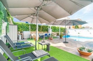 Haus in Calle del azahar. Villa independiente reformada con apartamento independiente y pi