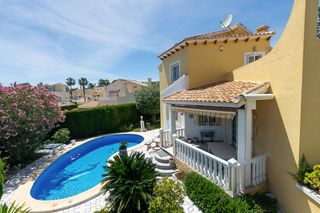 Chalet  Calle canal de panama. Chalet independiente en orihuela costa descubre tu paraíso en la
