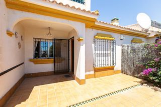 House in La Regia. Encantador adosado en la zenia  tu refugio mediterráneo!