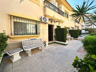 Reihenhaus  Calle la zenia. Adosado de 3 dormitorios 2 baños en la zenia orihuela costa