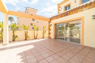 Chalet in Calle meridiano. Villa en torrevieja zona aguas nuevas