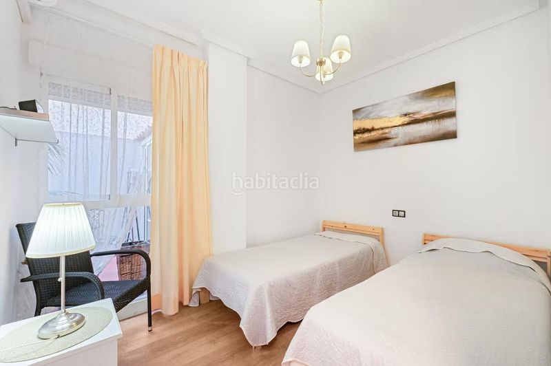 Foto 06382aa9-e62c-4ddb-b728-d6017fa96f44. Lloguer apartament a avenida de las habaneras 10 a Torrevieja