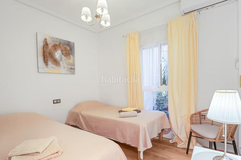 Foto 0c5514a0-34b5-488b-a3a2-83f7ef2f953e. Lloguer apartament a avenida de las habaneras 10 a Torrevieja