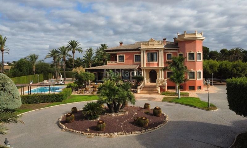 Foto 1192bb3f-782c-4d75-99f8-4dfba7b6c75c. Xalet amb aparcament piscina a Perleta - Maitino Elche / Elx