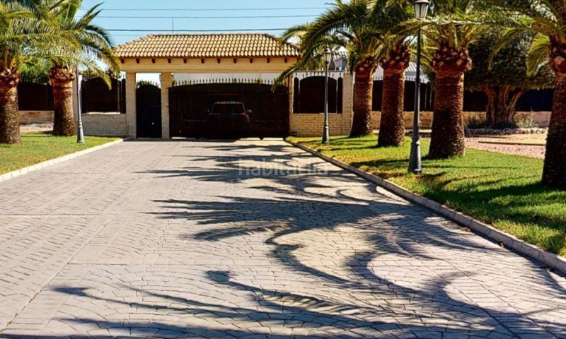 Foto 9ea1b3f2-82fd-4a28-bdd3-817e162fd7ba. Xalet amb aparcament piscina a Perleta - Maitino Elche / Elx