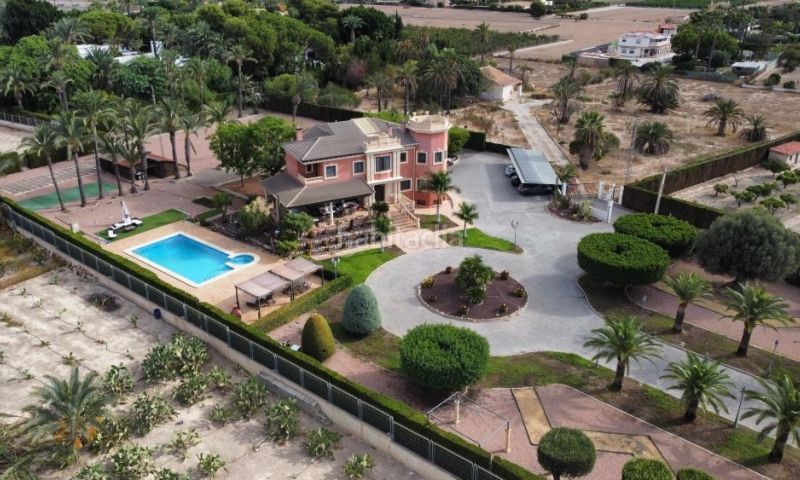Foto ea54ef98-49c4-4e00-8695-ec77b7a517b1. Xalet amb aparcament piscina a Perleta - Maitino Elche / Elx