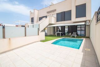 Casa  Calle  alfonso x 'el sabio'. Bungalow de 2 dormitorios y 2 baños en san pedro del pinatar lo