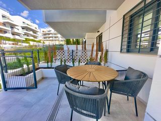 Apartament a Villamartín-Las Filipinas. Apartamentos de 2 dormitorios y 1 baño en planta baja en urbaniz