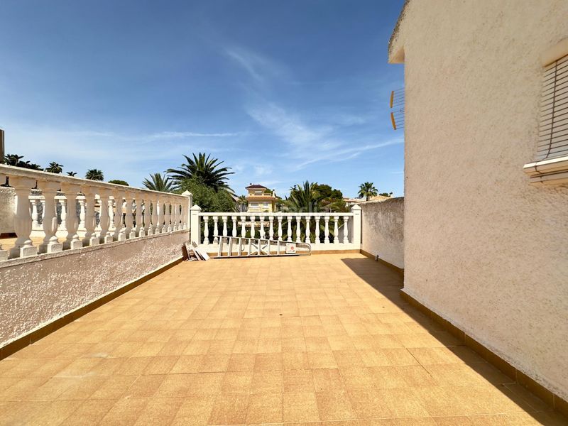 Foto c345cc5c-85b9-4878-9f55-2ddeb03ebba1. Chalet villa de 3 dormitorios 2 baños en La Zenia costa en Orihuela