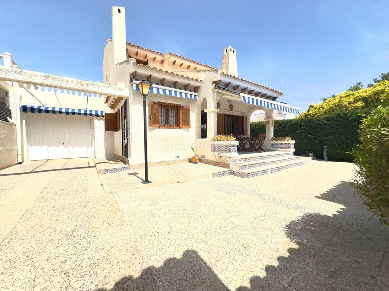 Foto c6e0ae99-65d6-4ec5-8326-ff1afe86fee7. Chalet villa de 3 dormitorios 2 baños en La Zenia costa en Orihuela
