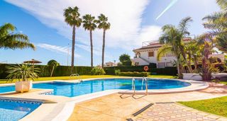 Penthouse  Calle almorávides. Bungalow de 2 dormitorios 1 baño en zeniamar  orihuela costa  pu