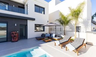 Xalet  Calle  redován. Villa de 3 dormitorios 2 baños en algorfa  alicante