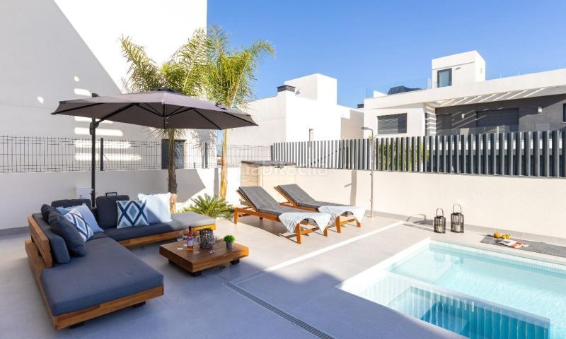 Foto b51a28ab-edb5-4955-b53c-235e12e5f161. Xalet amb aparcament piscina a Algorfa