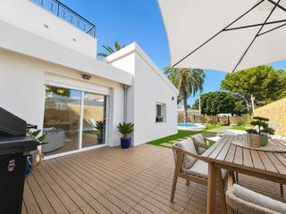 Reihenhaus  Calle  goleta la-punta prima. Villa de 4 dormitorios 2 baños en punta prima  orihuela costa
