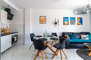 Apartament  Calle de la isla dragonera-la règia. Apartamento reformado 2 dormitorios 1 baño con terraza sur y gar