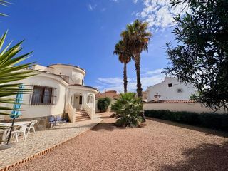 Chalet  Avenida de las naciones. Villa de 3 dormitorios y 2 baños en rojales alicante