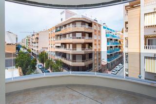 Apartament a Calle de ramón gallud. Apartamento de 2 dormitorios a 200 metros del mar, con picina co