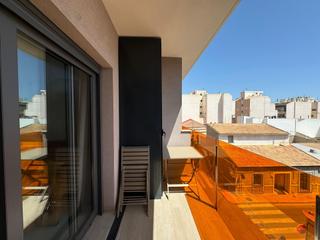 Apartament a Calle hermanos bazan. Apartamento de 2 dormitorios 2 baños en centro de torrevieja ali