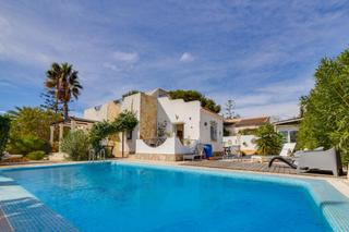 Chalet à La Zenia. Villa independiente en orihuela costa la zenia con piscina priva