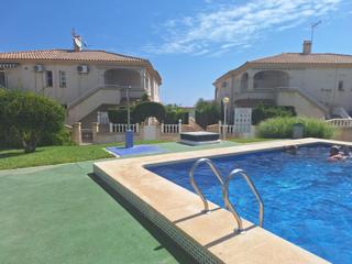 Maison à Calle minerva. Bungalow de 2 dormitorios 1 baño en  planta alta en torreblanca,