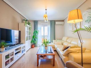 Apartamento en Calle maldonado. Apartamento en torrevieja. 134 m2. 4 dormitorios. 2 baños. playa