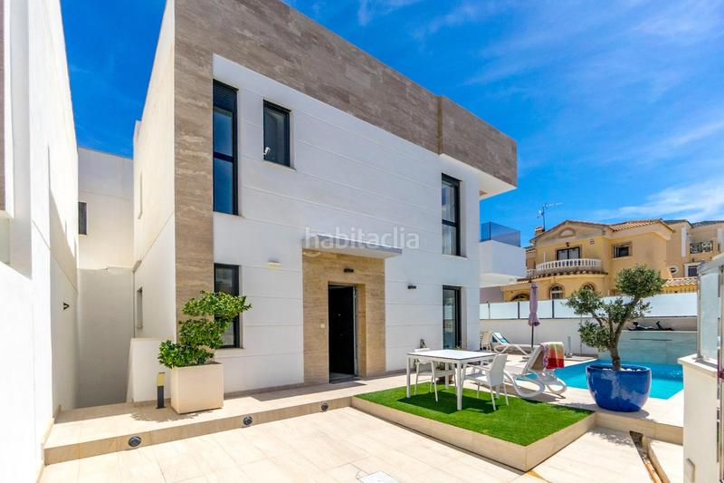 Foto 11afd847-e165-4c74-8a8c-540d9447fa0f. Chalet with parking in Villamartín-Las Filipinas Orihuela