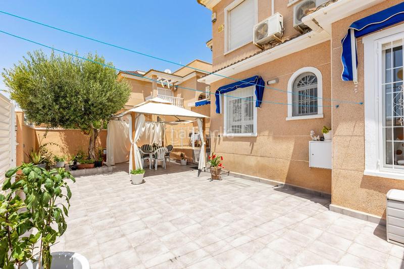 Foto 01d760df-82dd-4872-81b2-c546fa10d99a. Maison dans calle salzillo dans La Zenia Orihuela