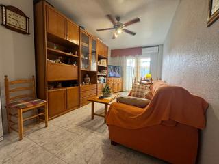 Apartament a Calle la loma. Apartamiento de 2 dormitorios en torrevieja  playa de los locos