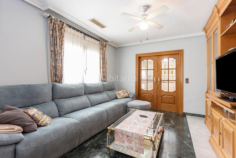 Foto 00b264d2-b957-445a-9aa8-300c5a6c56fd. Chalet in calle salvador de madariaga in Zona Carrefour - Urbanizaciones Torrevieja