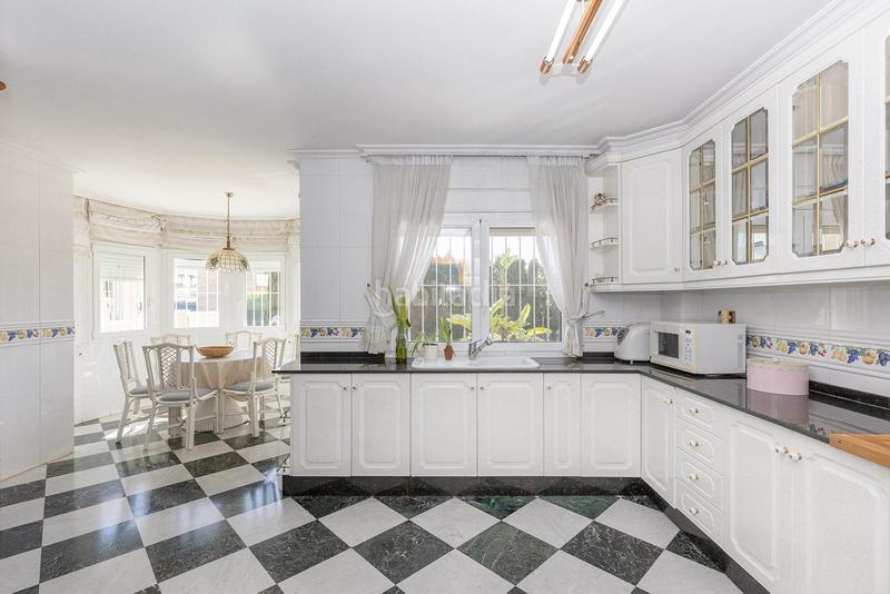 Foto 0953c50e-b64e-4a1b-b5ea-09d4361a85b2. Chalet in calle salvador de madariaga in Zona Carrefour - Urbanizaciones Torrevieja