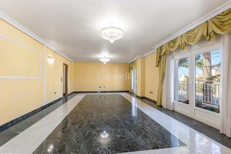 Foto 0e816d2f-3427-44a3-a783-33117ff90b31. Chalet in calle salvador de madariaga in Zona Carrefour - Urbanizaciones Torrevieja