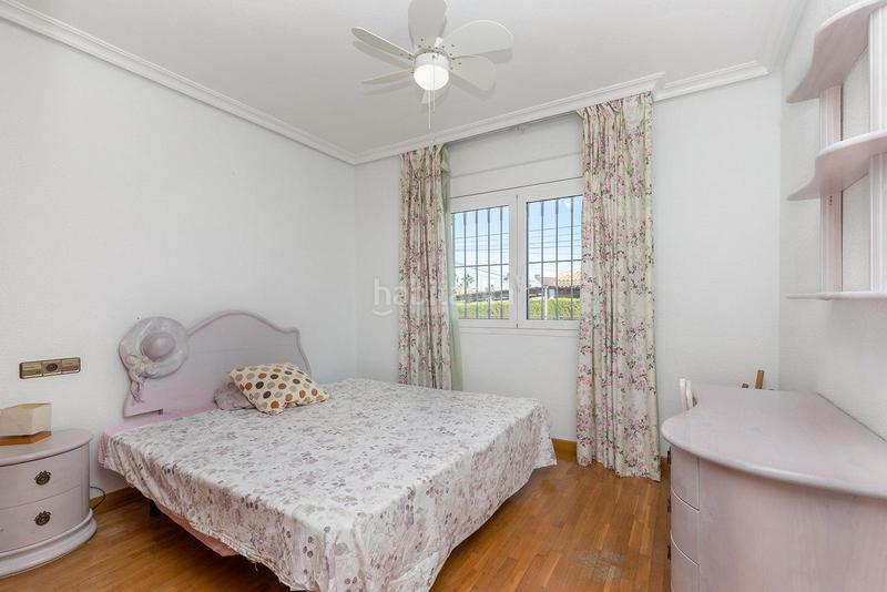 Foto 1ae2cde8-20c7-4a33-9c71-77f709ca1579. Chalet in calle salvador de madariaga in Zona Carrefour - Urbanizaciones Torrevieja