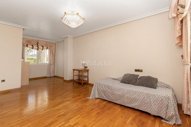 Foto 1c89ed51-9911-494d-ba9d-a94f7ae6b087. Chalet in calle salvador de madariaga in Zona Carrefour - Urbanizaciones Torrevieja