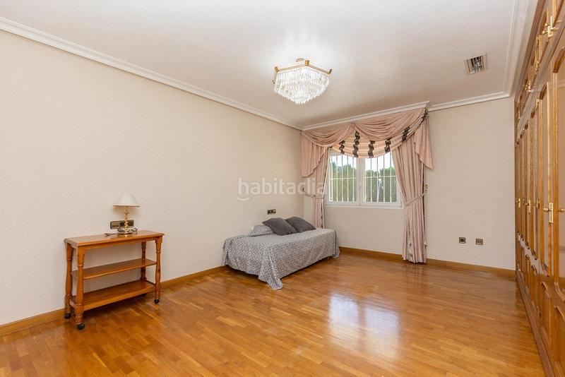 Foto 3129dc2d-dea5-4ba3-acf6-c6a8b70a40c8. Chalet in calle salvador de madariaga in Zona Carrefour - Urbanizaciones Torrevieja