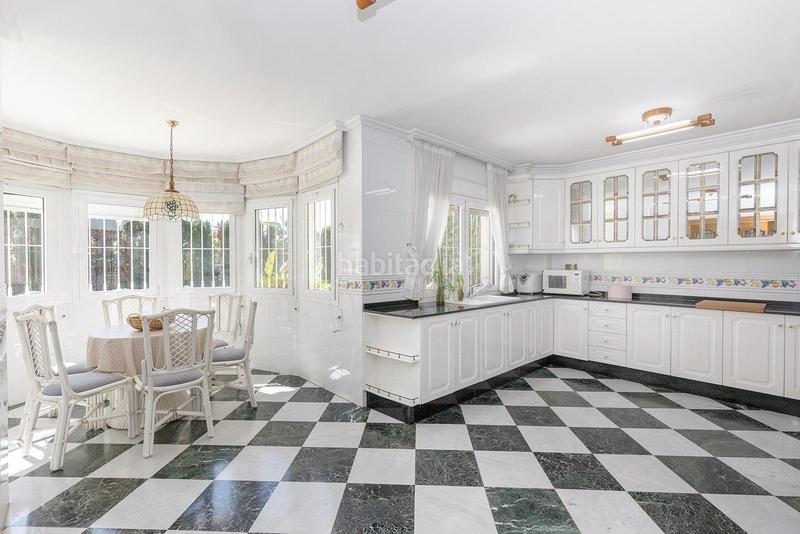 Foto 3d24ee23-449e-4fa5-9a13-f8fca5142205. Chalet in calle salvador de madariaga in Zona Carrefour - Urbanizaciones Torrevieja