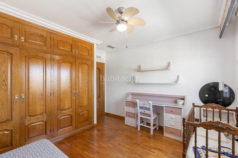 Foto 4edea15c-e03b-4625-80be-4881c94c0cf2. Chalet in calle salvador de madariaga in Zona Carrefour - Urbanizaciones Torrevieja