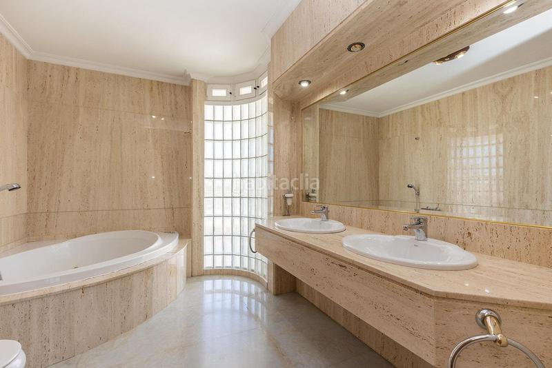 Foto 687bc3c0-53be-487a-8eef-08d71ec89cc5. Chalet in calle salvador de madariaga in Zona Carrefour - Urbanizaciones Torrevieja