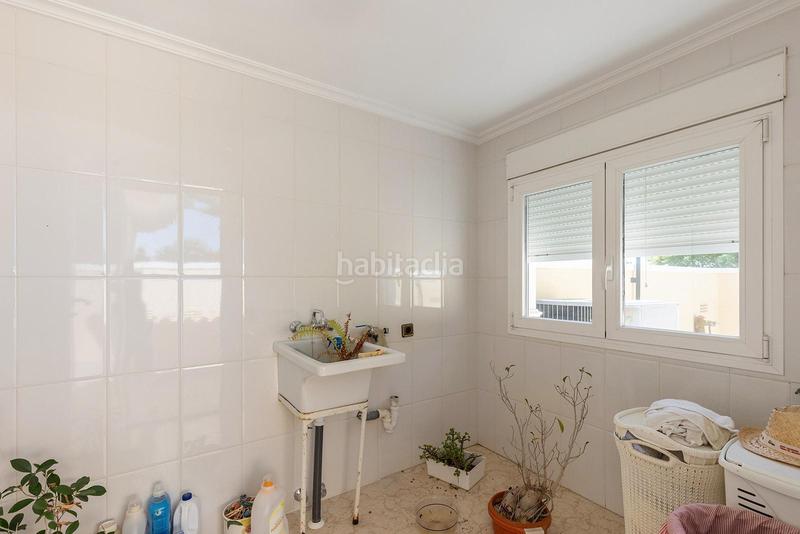 Foto 7d8cc463-1285-4e8a-b5d0-ed0f8a49ba2c. Chalet in calle salvador de madariaga in Zona Carrefour - Urbanizaciones Torrevieja