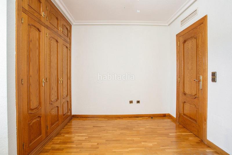 Foto 82a2f037-1854-4e6e-b23e-1a660709e99a. Chalet in calle salvador de madariaga in Zona Carrefour - Urbanizaciones Torrevieja