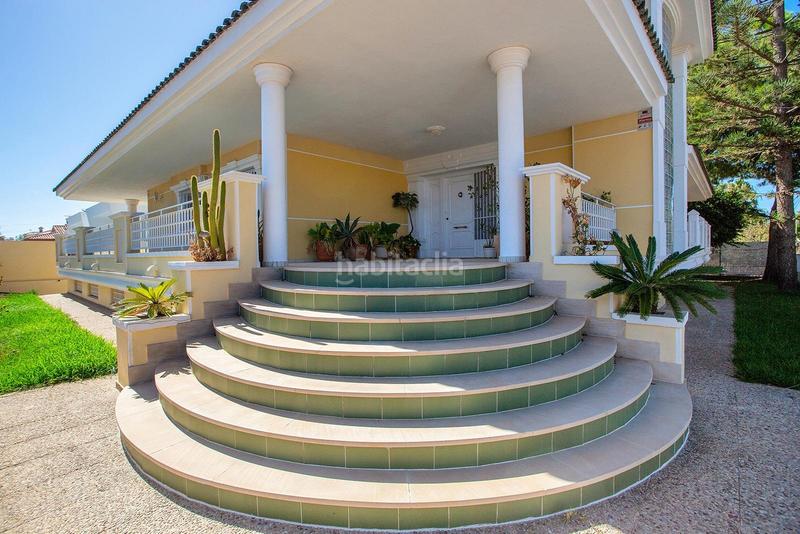 Foto 8a0227b2-abf6-4c9d-a606-e67081bc3280. Chalet in calle salvador de madariaga in Zona Carrefour - Urbanizaciones Torrevieja