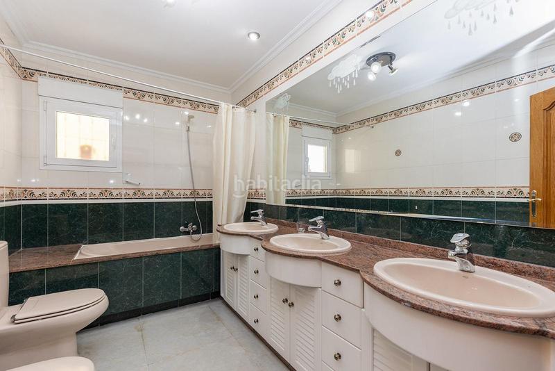 Foto ae8b30da-57fb-4595-883a-f406eeb4e78f. Chalet in calle salvador de madariaga in Zona Carrefour - Urbanizaciones Torrevieja