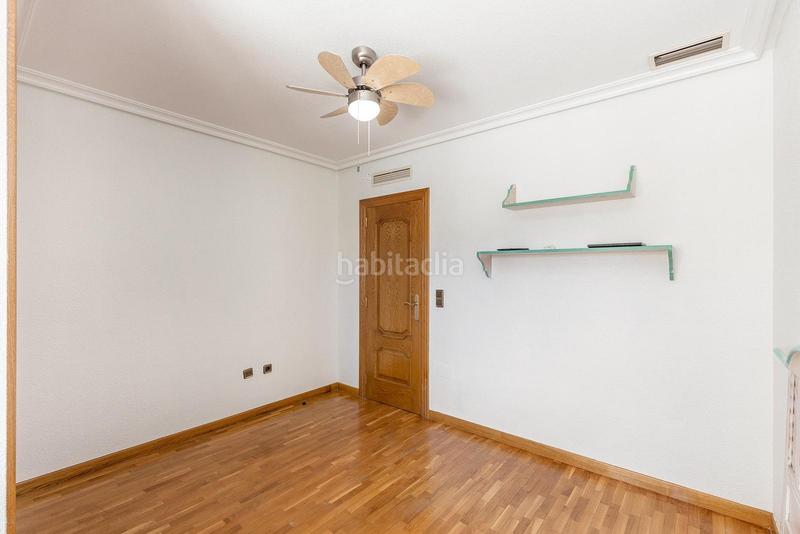 Foto d069b79d-02c2-4e1b-9b19-73fe50bfef16. Chalet in calle salvador de madariaga in Zona Carrefour - Urbanizaciones Torrevieja